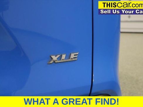Used 2019 Toyota RAV4 XLE Premium FWD image 13