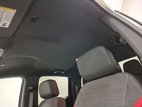 Used 2024 Chevrolet Colorado Z71 w/ Z71 Convenience Package 2 image 19