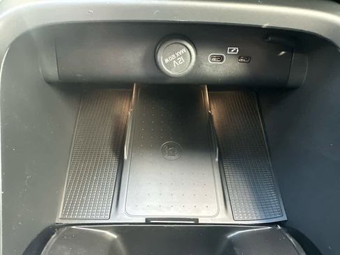 Used 2026 Volvo XC40 B5 Plus AWD/4WD image 16