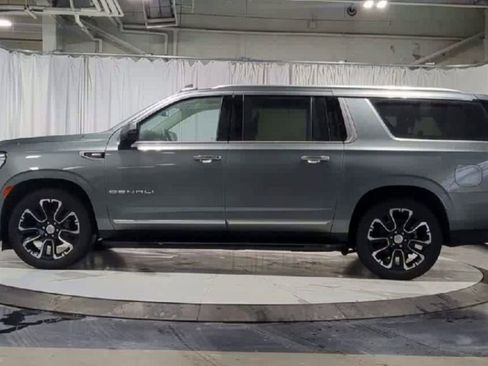 Used 2023 GMC Yukon XL Denali image 6