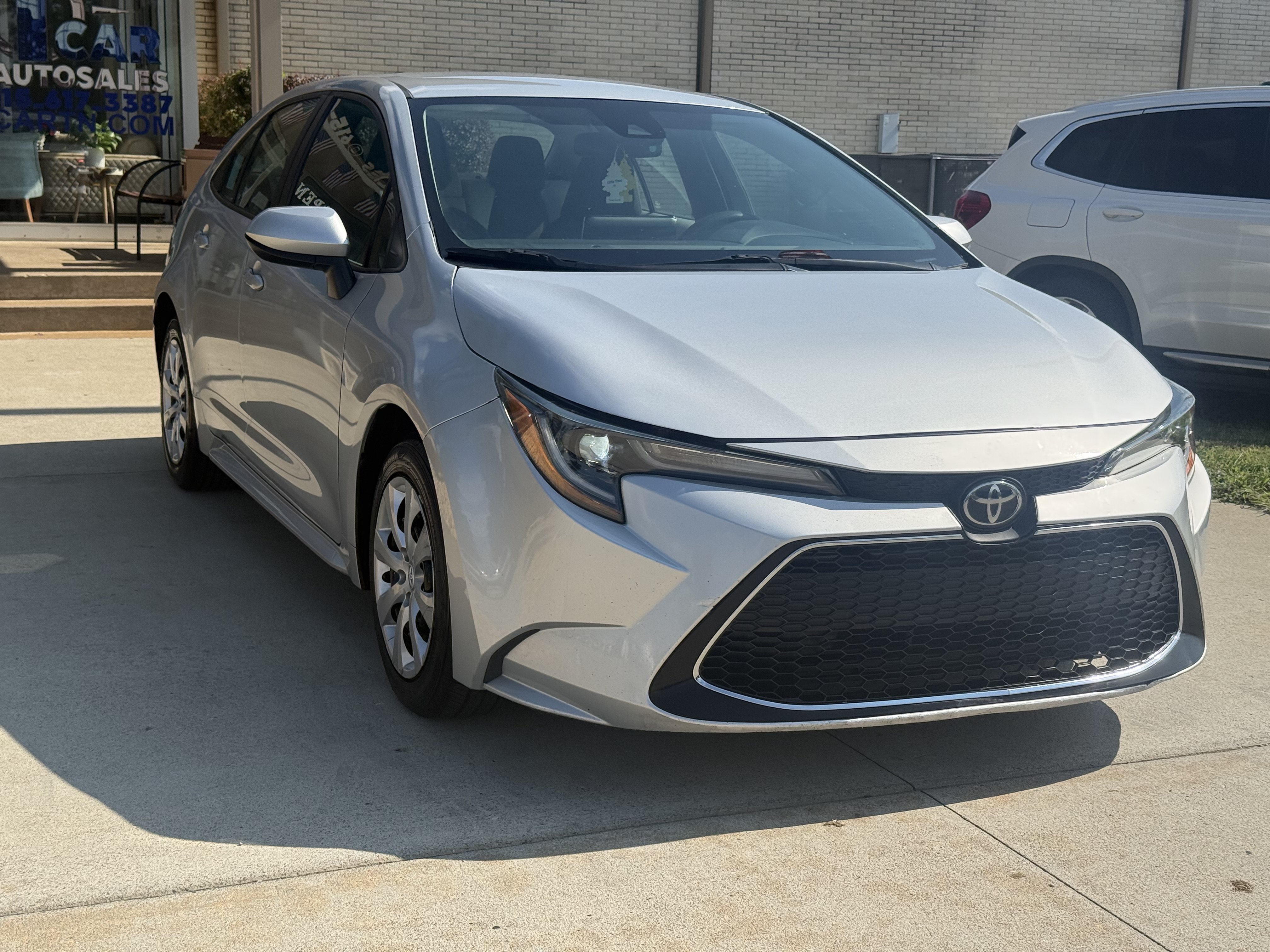 Used 2021 Toyota Corolla LE FWD image 3