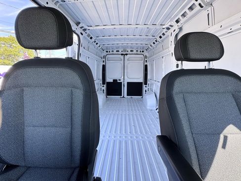 Used 2025 RAM ProMaster 2500 w/ Storage Group image 23