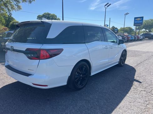 Used 2024 Honda Odyssey Sport image 8