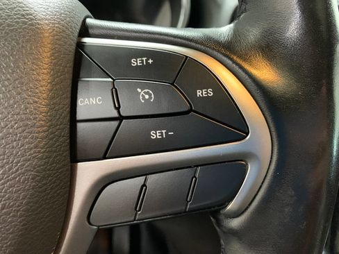 Used 2020 Jeep Grand Cherokee Limited AWD/4WD image 14
