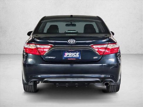 Used 2017 Toyota Camry SE w/ Moonroof Package image 7