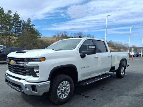 Used 2025 Chevrolet Silverado 2500 LT w/ Convenience Package image 4