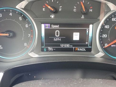 Used 2018 Chevrolet Traverse Premier w/ Driver Confidence II Package FWD image 2