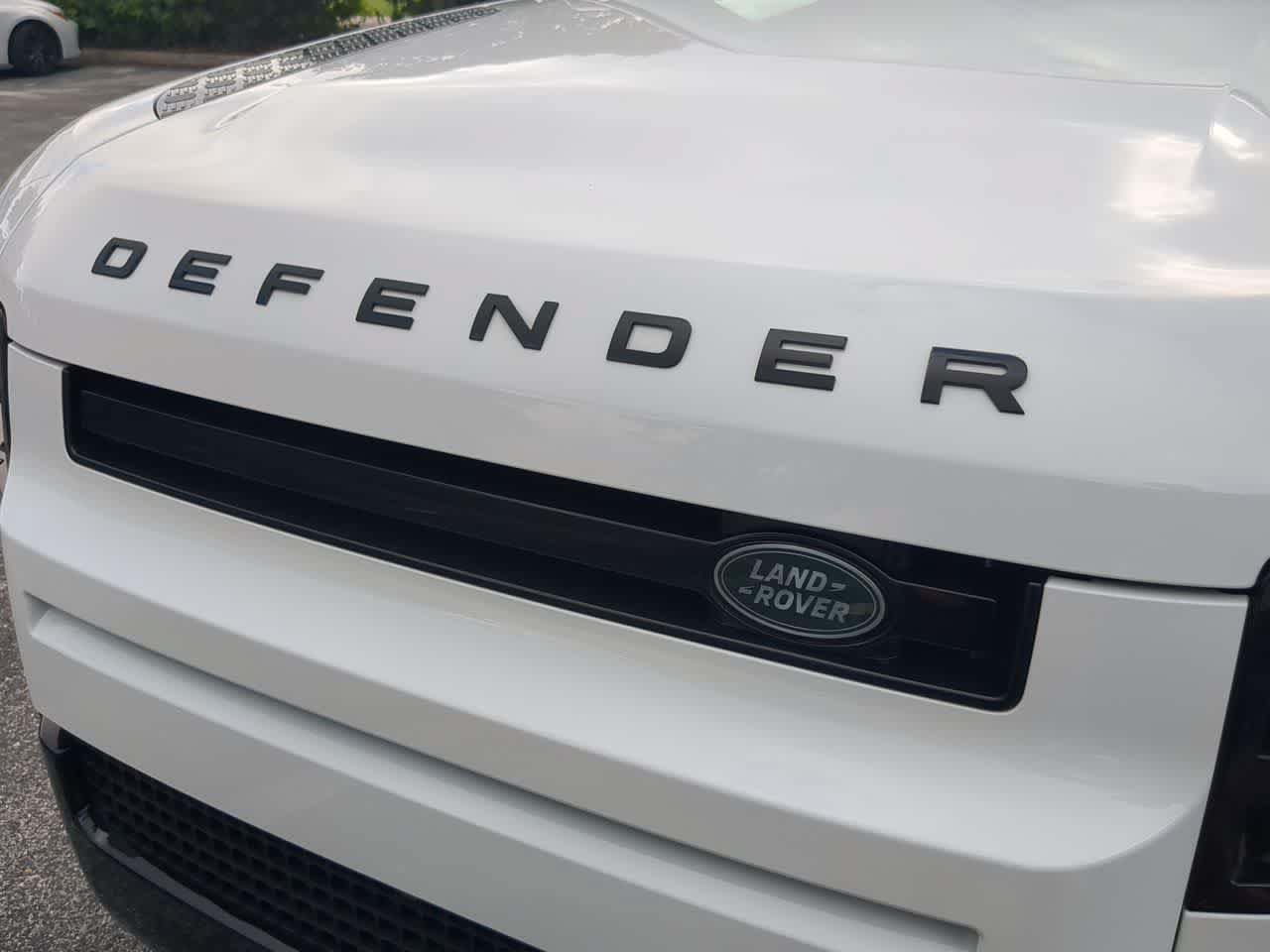 Certified 2025 Land Rover Defender 90 V8 AWD/4WD image 13