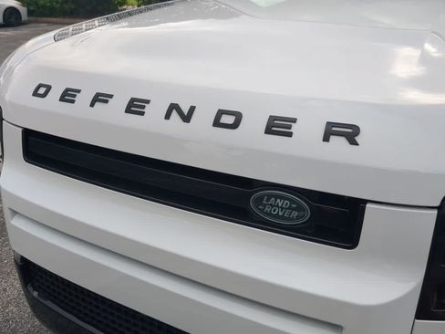 Certified 2025 Land Rover Defender 90 V8 AWD/4WD image 13