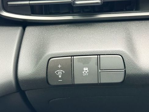 Used 2025 Hyundai Elantra Sport image 25