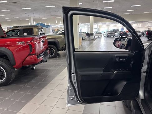 Used 2020 Toyota Tacoma TRD Sport image 16