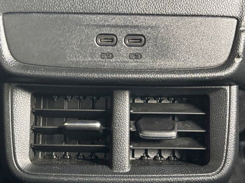Used 2025 Chevrolet Equinox LT FWD image 32