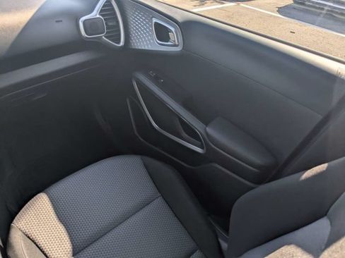 Used 2023 Kia Soul LX FWD image 13