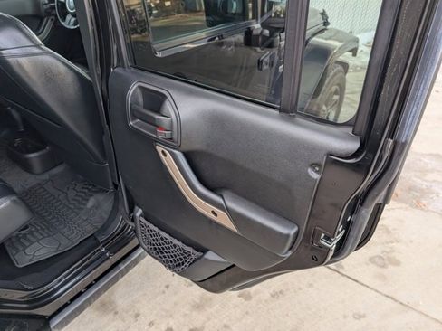 Used 2016 Jeep Wrangler Unlimited Sahara image 25