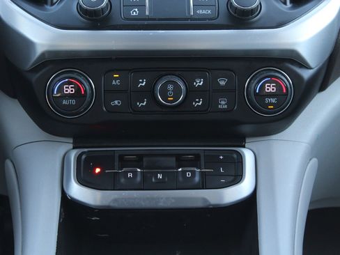 Used 2020 GMC Acadia SLT image 19