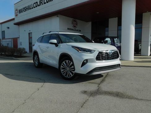 Used 2023 Toyota Highlander Platinum image 41