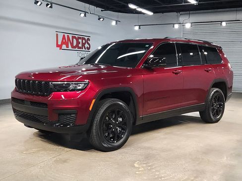 Used 2025 Jeep Grand Cherokee L Altitude AWD/4WD image 3