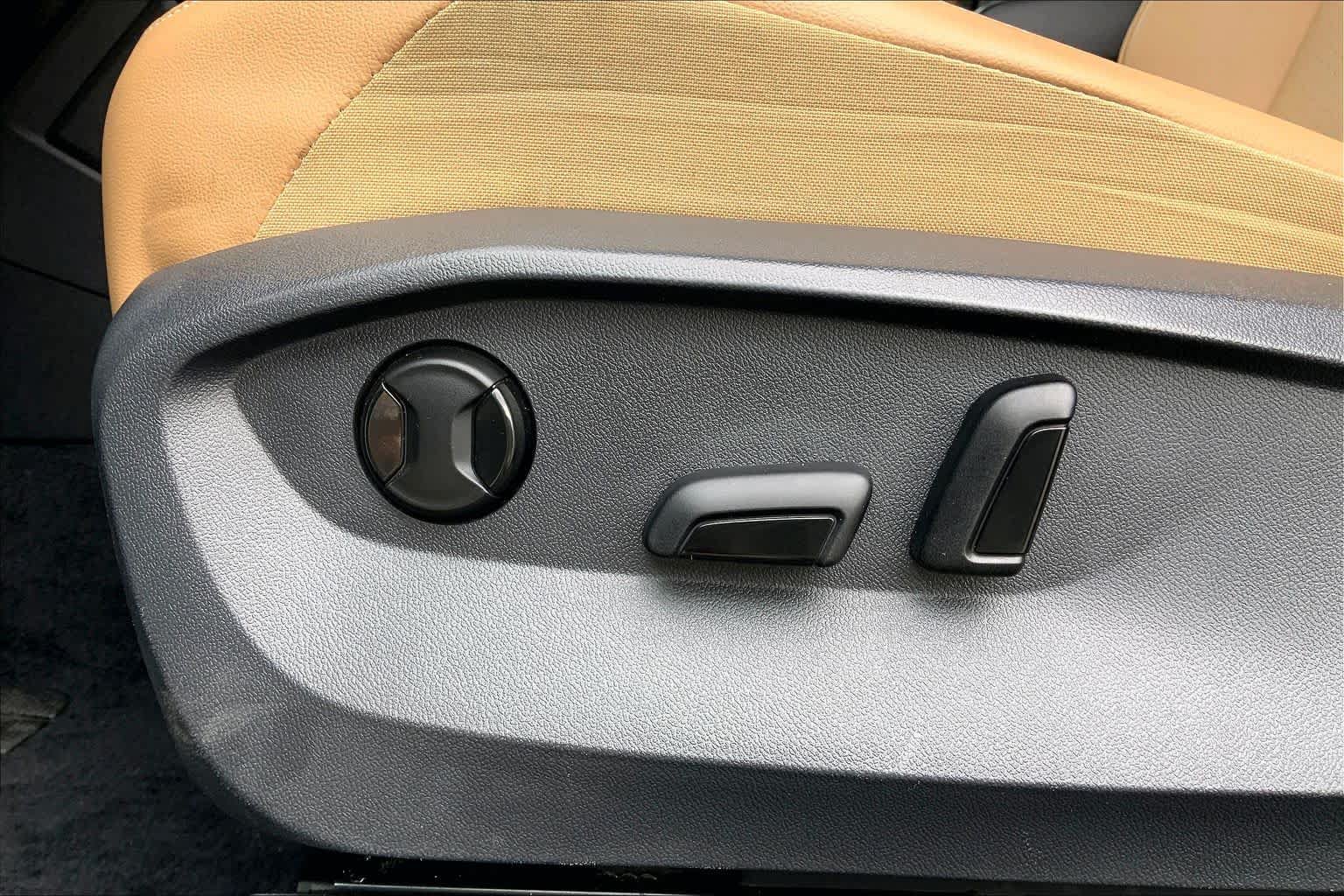 Used 2022 Volkswagen Tiguan SE FWD image 63