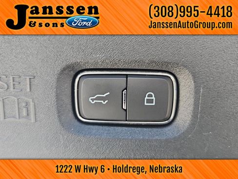 Used 2025 Ford Expedition Platinum w/ Driver's Package AWD/4WD image 17