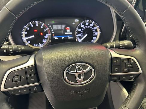 Used 2023 Toyota Highlander XLE FWD image 19