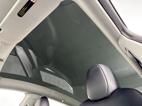 Used 2023 Tesla Model Y Performance image 22