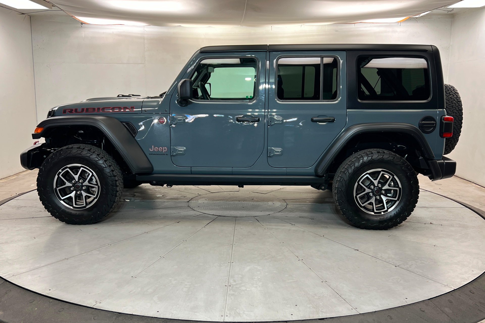 Certified 2026 Jeep Wrangler Unlimited Rubicon AWD/4WD image 2