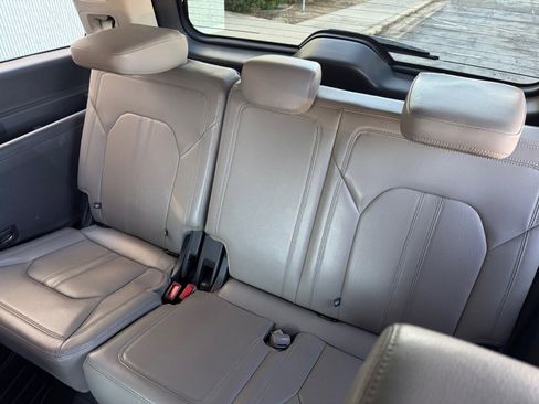 Certified 2018 Ford Expedition Limited image 11