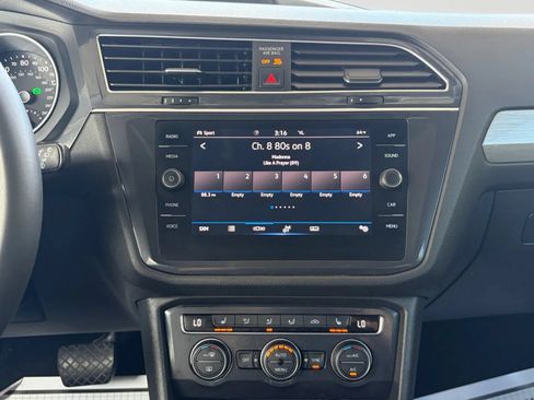 Used 2021 Volkswagen Tiguan SE AWD/4WD image 23