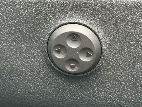 Used 2025 Mercedes-Benz GLC 300 4MATIC image 15