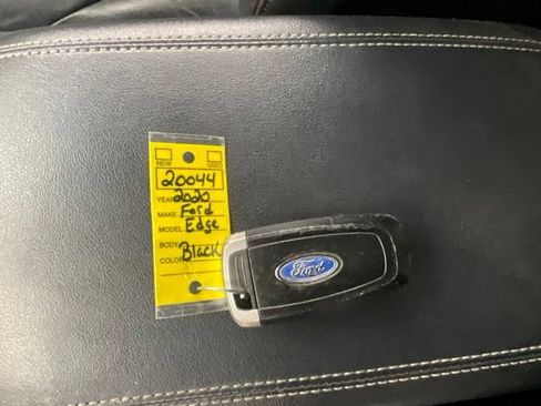 Used 2020 Ford Edge Titanium FWD image 16