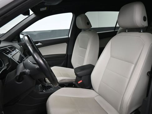 Used 2021 Volkswagen Tiguan SE R-Line image 16