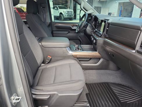 Used 2025 Chevrolet Silverado 3500 LT AWD/4WD image 11
