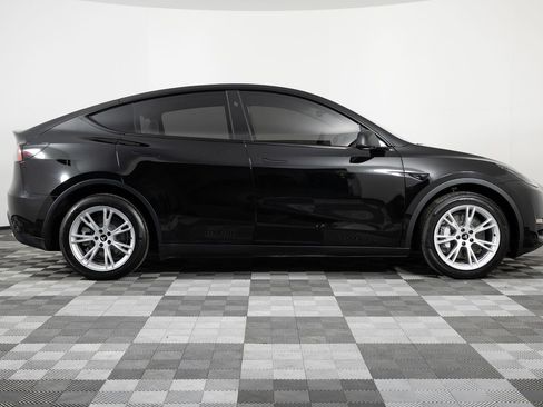 Used 2023 Tesla Model Y Long Range image 9