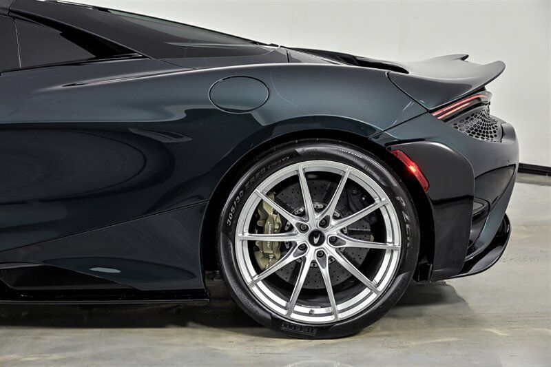 Used 2022 McLaren 765LT RWD image 13