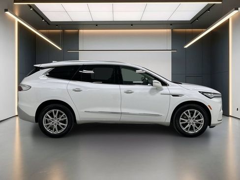 Used 2023 Buick Enclave Essence w/ Experience Buick Package FWD image 7