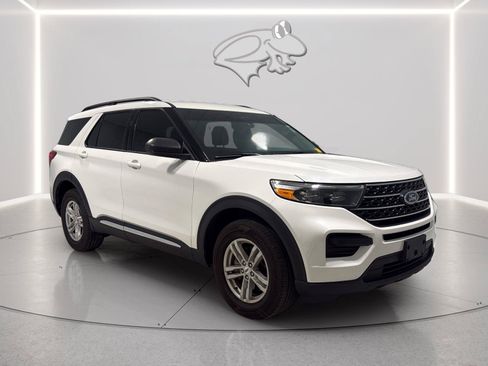 Used 2023 Ford Explorer XLT AWD/4WD image 8