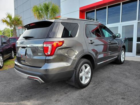 Used 2016 Ford Explorer XLT AWD/4WD image 4