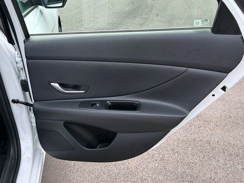 New 2026 Hyundai Elantra SE image 17