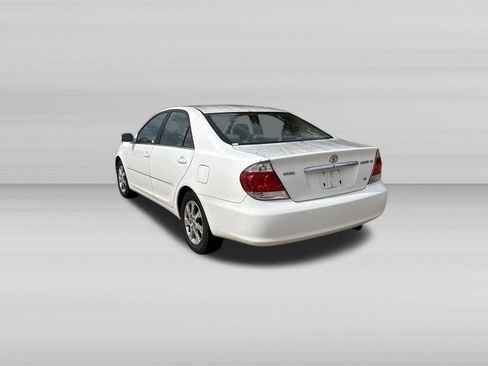 Used 2005 Toyota Camry XLE w/ VSC & Side Airbag Pkg FWD image 7