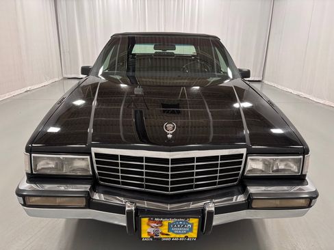 Used 1993 Cadillac Fleetwood Sedan image 2