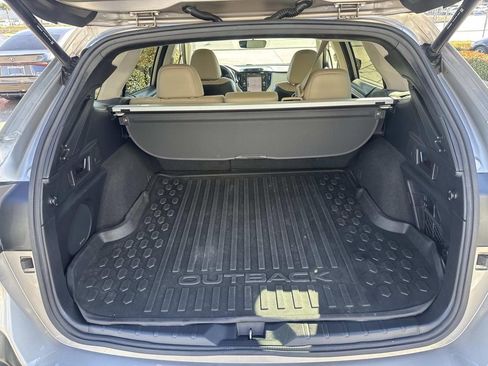 Used 2020 Subaru Outback Limited image 8