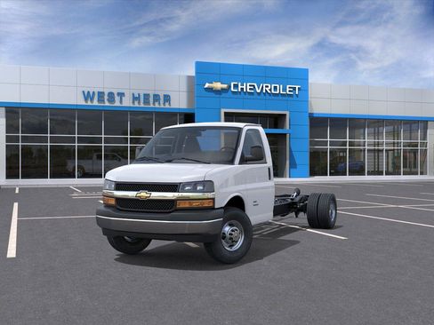 New 2026 Chevrolet Express 4500 w/ Power Convenience Package RWD image 8