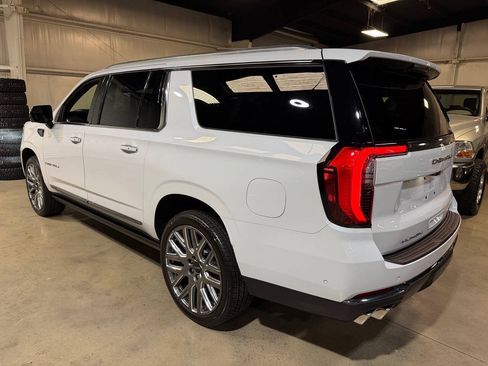 Used 2026 GMC Yukon XL Denali Ultimate AWD/4WD image 3