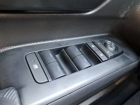 Used 2025 Toyota Tacoma SR5 AWD/4WD image 26