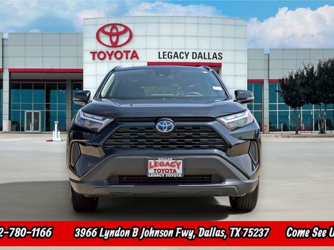Used 2024 Toyota RAV4 LE AWD/4WD image 5