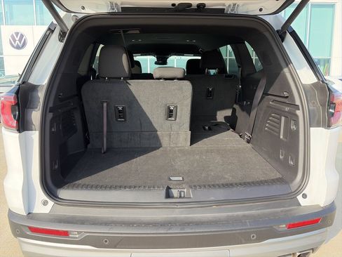 Used 2025 GMC Acadia Elevation image 8