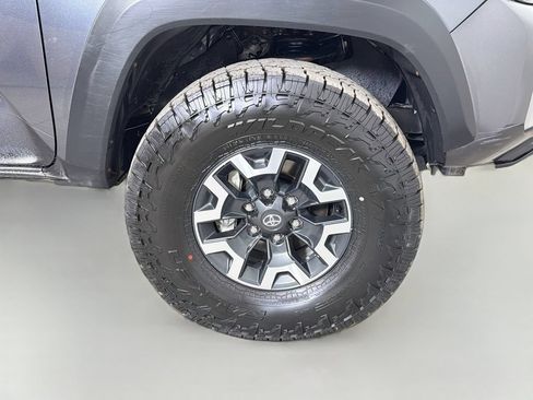 Used 2023 Toyota Tacoma TRD Off-Road w/ Black Out Package (TMS) AWD/4WD image 26