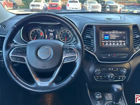Used 2020 Jeep Cherokee Latitude Plus w/ Cold Weather Group AWD/4WD image 15