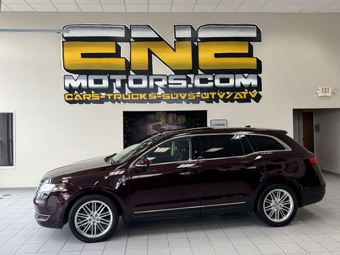 Used 2019 Lincoln MKT AWD image 4