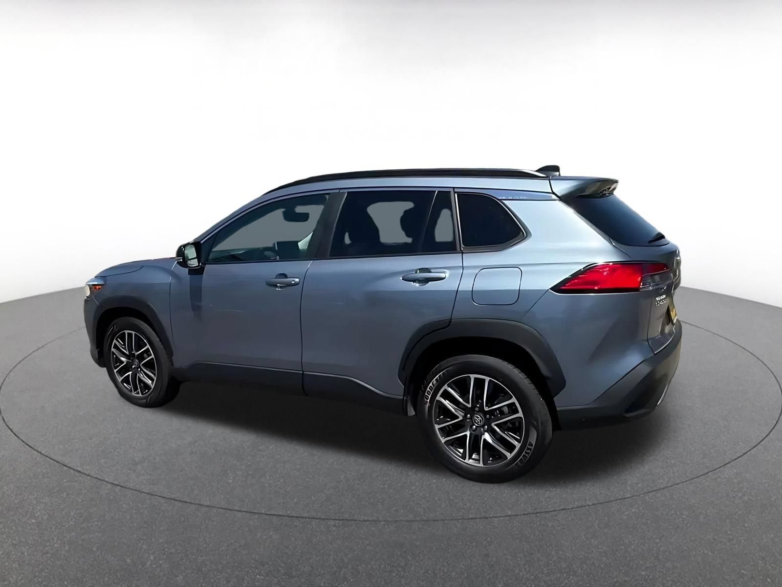 Used 2026 Toyota Corolla Cross XLE FWD image 9